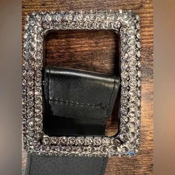 Rhinestone women’s stretch belt. Size: 28”. - Picture 9 of 11